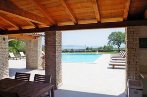 Pool - Holiday apartment with 2 bedrooms, ground floor, "pool side" (Rakalj)