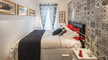 2 slaapkamers, een strijkplank/strijkijzer, internet, beddengoed