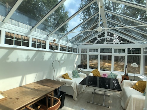 Banbury sleeps 10, easy access to Silverstone, NEC, Blenheim, Oxford & Stratford