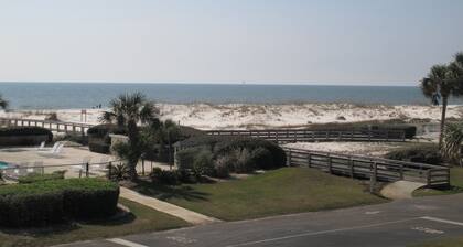 Family Friendly: 2 Bedroom;2 Bath;Sleeps 6;steps from beach