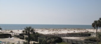 Family Friendly: 2 Bedroom;2 Bath;Sleeps 6;steps from beach