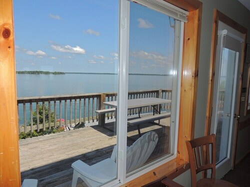 Geräumiges Cottage Nr. 3 mit 3 Schlafzimmern und 1 Bad und Blick auf das Wasser