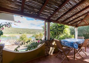 Outdoor dining - Villa near Maladroxia beach (Maladroxia)