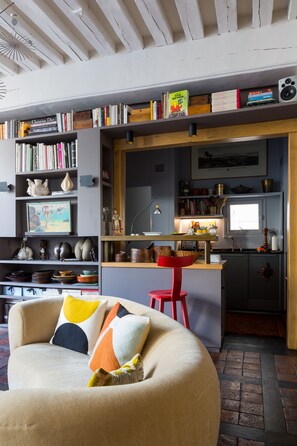 TV, fireplace - Beautiful Loft on Rue Quincampoix, by Veeve (Paris)