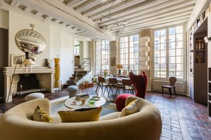 Interior - Beautiful Loft on Rue Quincampoix, by Veeve (Paris)