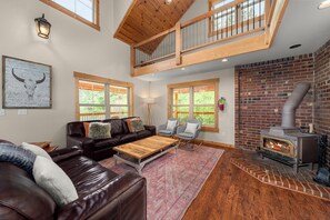 Smart TV, fireplace, DVD player, stereo
