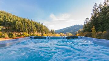 Bain à remous extérieur