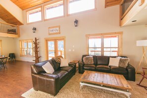 Smart TV, fireplace, stereo