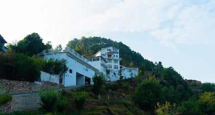 The Perch (Mukteshwar)-Homestay Retreat. 