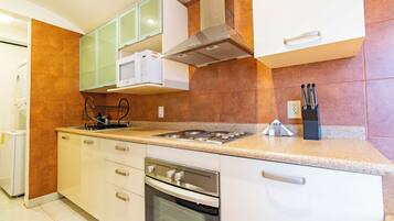 Fridge, microwave, oven, stovetop