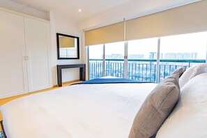 2 chambres, coffres-forts dans les chambres, bureau