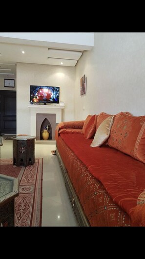 Apartment, Non Smoking, Ocean View | Living area