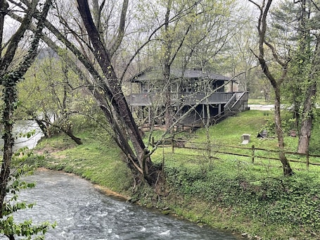 Áreas de la propiedad. Waterfront 2 Bd cabin on Blue River , PRIVATE RIVER ACCESS, kayaking, fishing