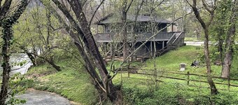 Waterfront 2 Bd cabin  on Blue River , PRIVATE RIVER ACCESS, kayaking, fishing