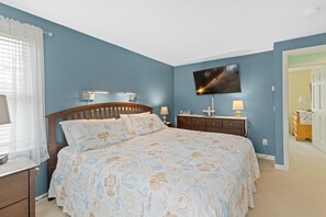 3 bedrooms, desk, iron/ironing board, free WiFi