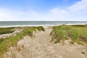 Beach towels - 8 Ocean Rd - Renovated pet-friendly home, .3 mi from beach w. central A/C! (Sandwich)