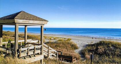 Direct Oceanfront w/ 2 Balconies, Pools & Sound Access w/fishing and boat slips