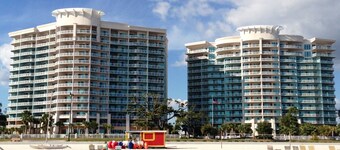GORGEOUS BEACH VIEW Legacy Towers T1-Unit 308/3 pools/Hot Tub/Close to Casinos