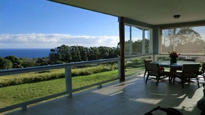 Hamakua Coast Home- Ocean views, private, clean and friendly