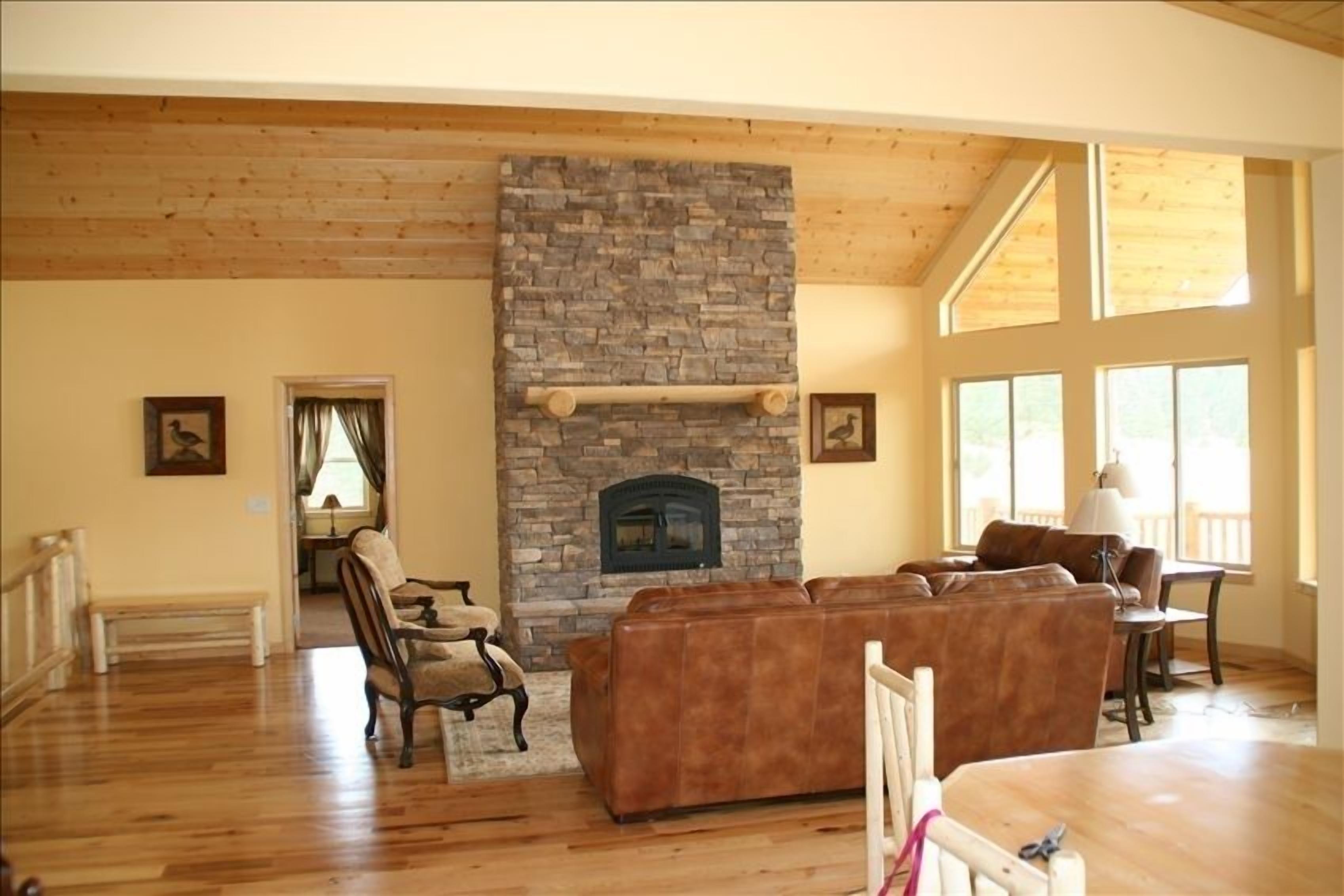 Luxury Living in Scenic Meadow
