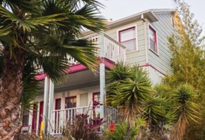 Exterior - Classic & Central Hollywood Retreat with Porch and Garden (Los Angeles)