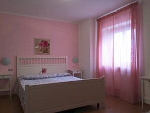 1 camera, ferro/asse da stiro, Wi-Fi gratuito, lenzuola