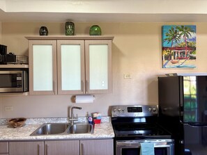 冰箱、微波炉、烤箱、炉灶