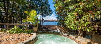 Waterfront with amazing terrasse on Orford lake with inground salt spa and sauna