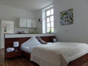 Iron/ironing board, WiFi, bed sheets