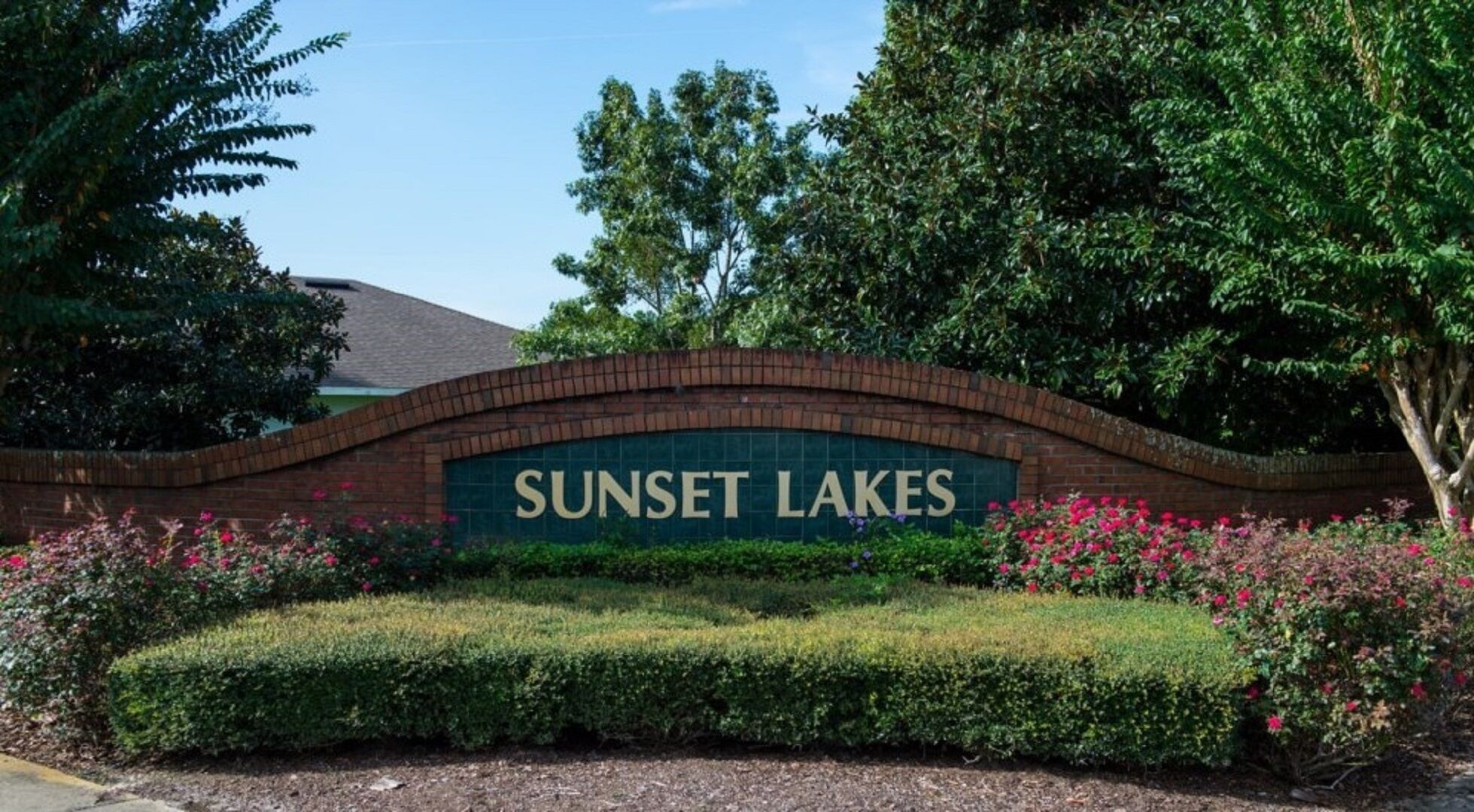 SUNSET LAKES- 4 Bed/3 Bath private pool home