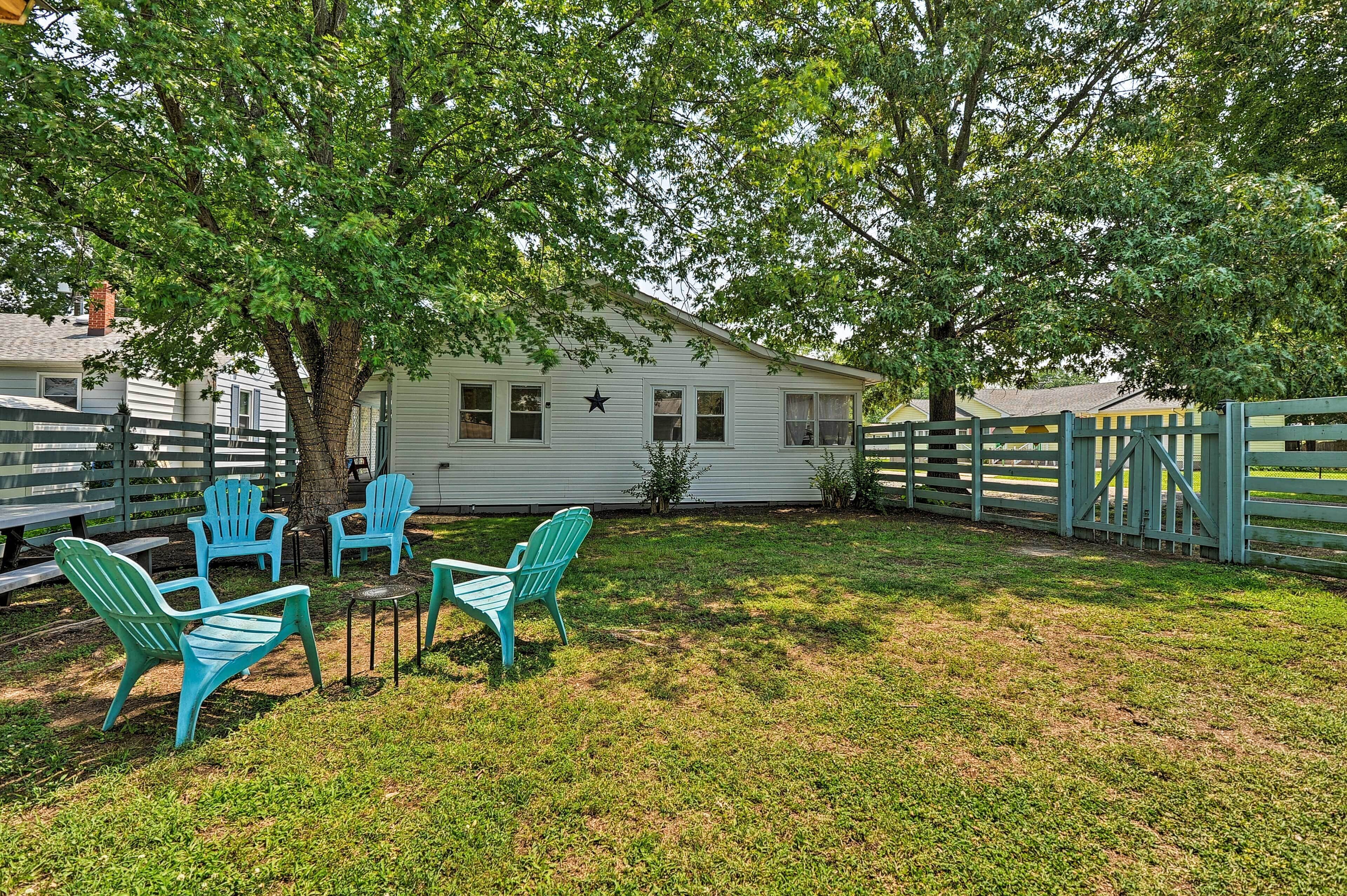 'The Blue Crab Cottage' - 3 Blocks From The Beach!