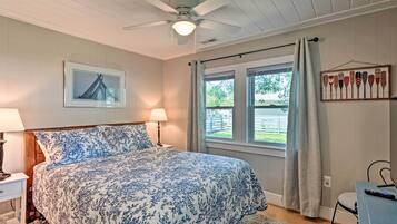 3 bedrooms, desk, iron/ironing board, internet