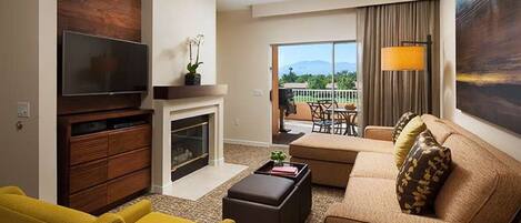 Televisión de pantalla plana, chimenea y reproductor de DVD