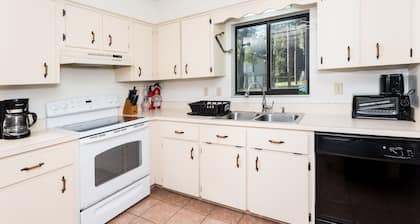 Riverfront Vacation Home on Rainbow River with Dock