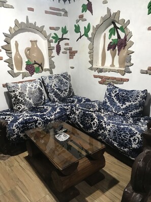 Lobby sitting area - The Earth House (Chefchaouen)
