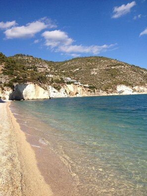 Una spiaggia nelle vicinanze