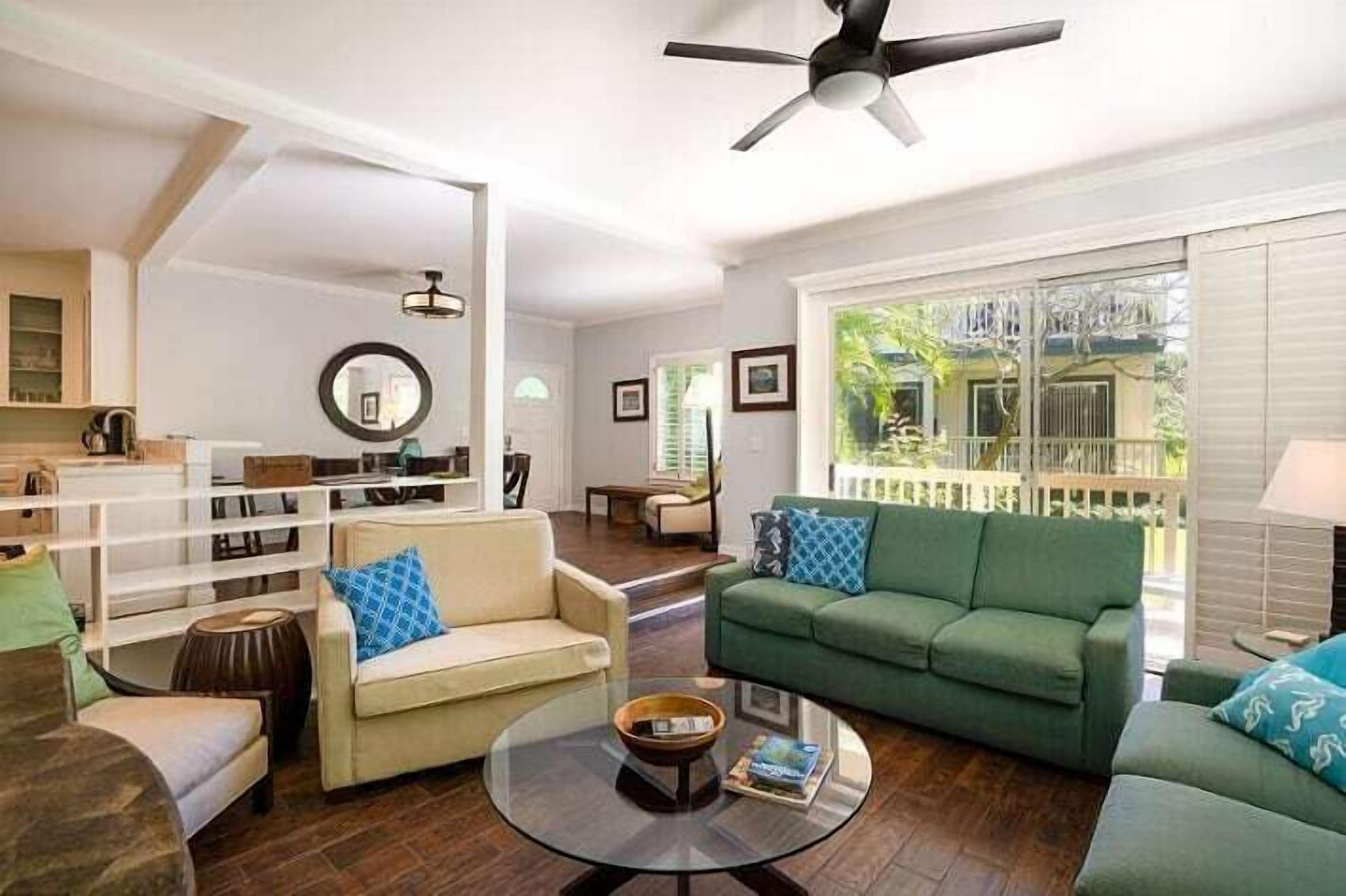 Regency Corner Unit - tropical surroundings with split A/C units installed!