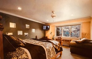 Interior - Location, location, location convenient and cozy with great views of park city. (Park City)