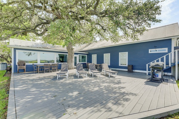 Schulenburg Vacation Rental | 4BR | 3.5BA | 3,400 Sq Ft | Stairs to Access