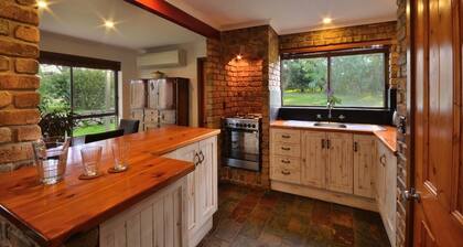 Wings Barossa Bird & Bush Retreat