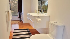 Bathroom - Wings Barossa Bird & Bush Retreat (Mount Crawford)