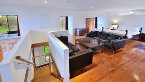 Living area - Wings Barossa Bird & Bush Retreat (Mount Crawford)