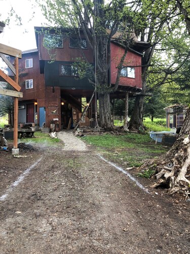 Treehouse too - Poplar Cabins