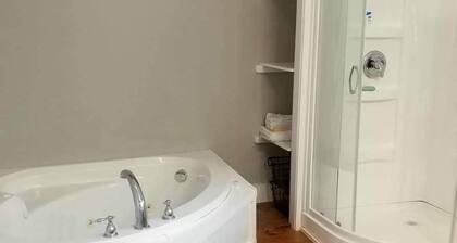 Beside The Tulip Tree - 3Bd Historic Home located in Waterfront District