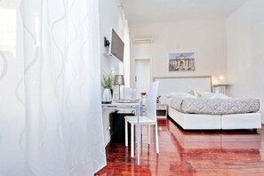 6 habitaciones, caja de seguridad en la habitación y escritorio