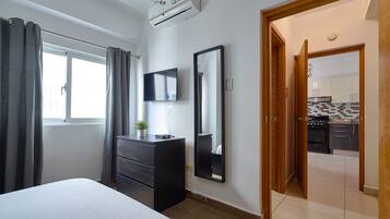 1 habitación, tabla de planchar con plancha, wifi y ropa de cama