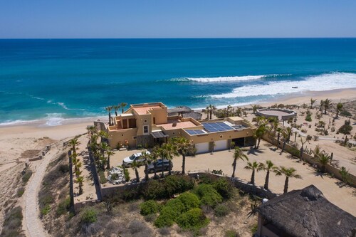 Fantastisches Anwesen am Strand mit Pool, Privatsphäre und Annehmlichkeiten in Hülle und Fülle