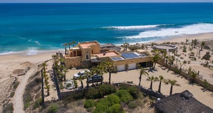 Fantastisches Anwesen am Strand mit Pool, Privatsphäre und Annehmlichkeiten in Hülle und Fülle