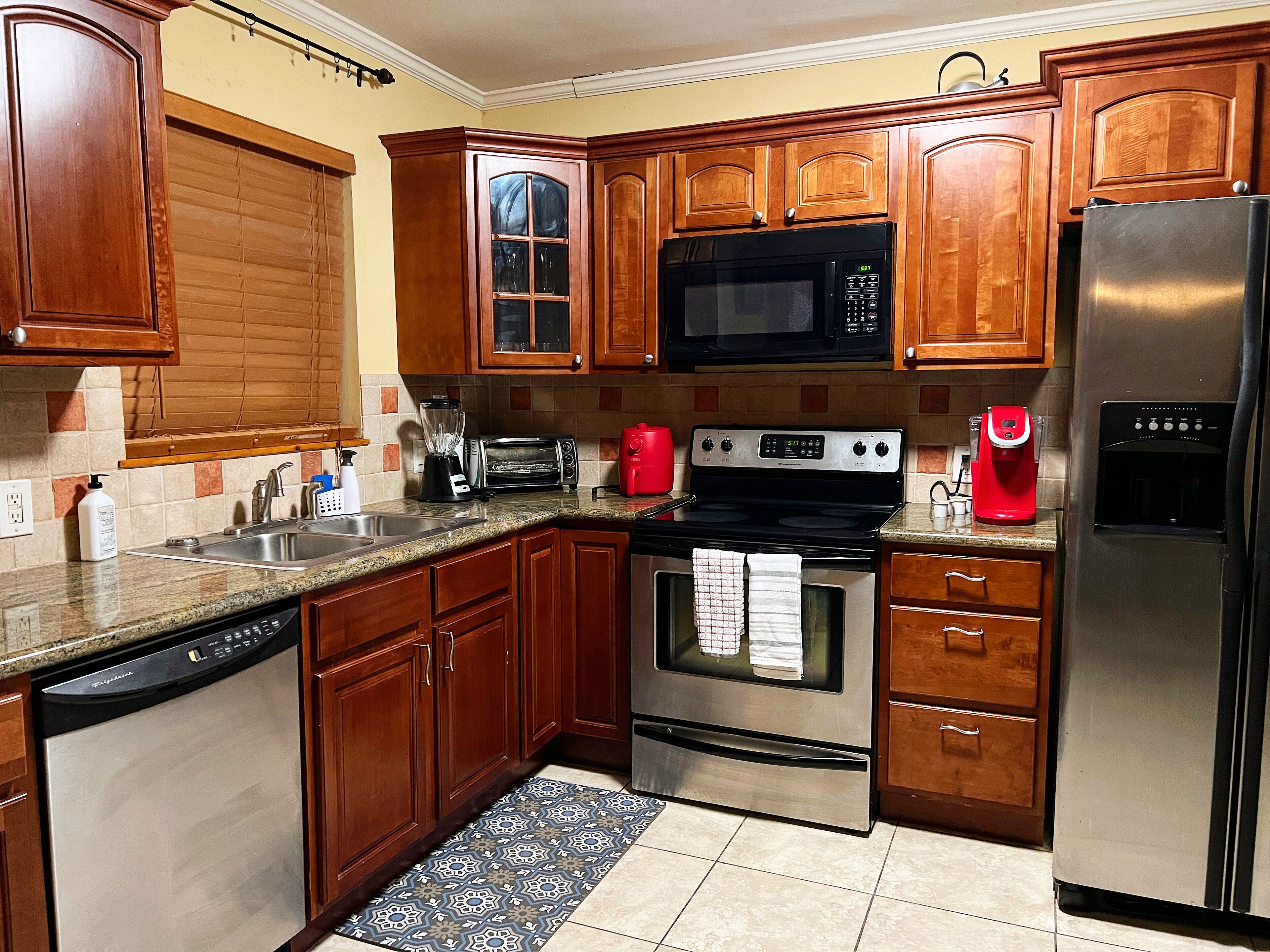 Gated Furnished WiFi Netflix vacation home 2 bed1 bath near beaches golf casino