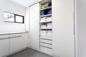 Interior - Pleione ⭐️ flat completo, garagem, Jd. Botânico, PUC, Centro (Rebouças)